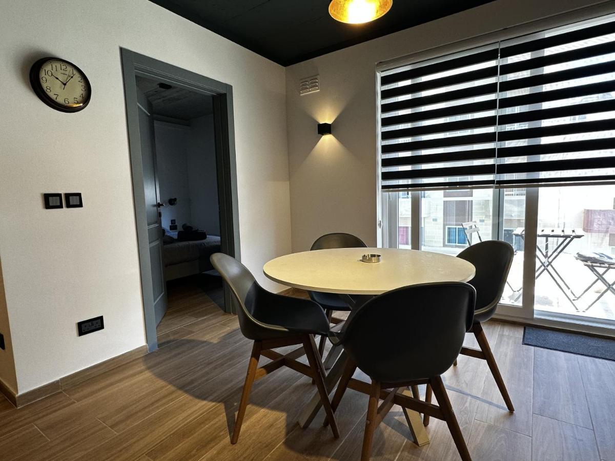 Qawra Holiday Apartment เซนต์พอลส์เบย์ ภายนอก รูปภาพ